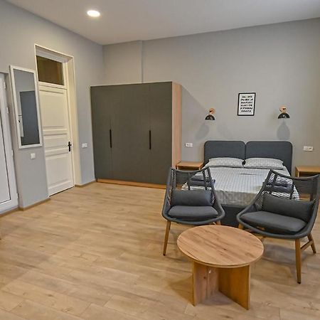 Big Studio Apt.On Liberty Square Tbilisi Ngoại thất bức ảnh