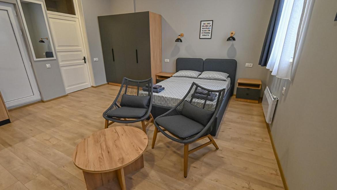 Big Studio Apt.On Liberty Square Tbilisi Ngoại thất bức ảnh